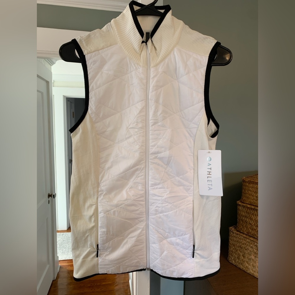 Athleta Insulated Flurry Vest in Cream